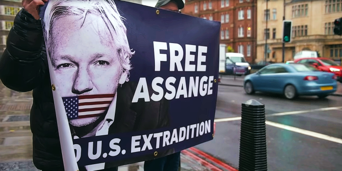 Rep. Massie to Bring Julian Assange’s Brother to Biden’s State of the Union