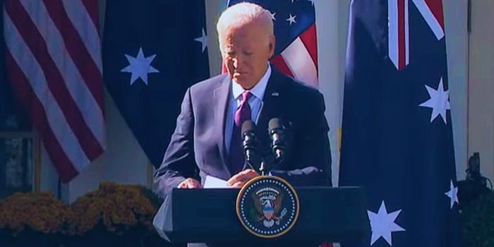 Biden Once Again Dependent on Scripted Note Cards During Joint Press Conference